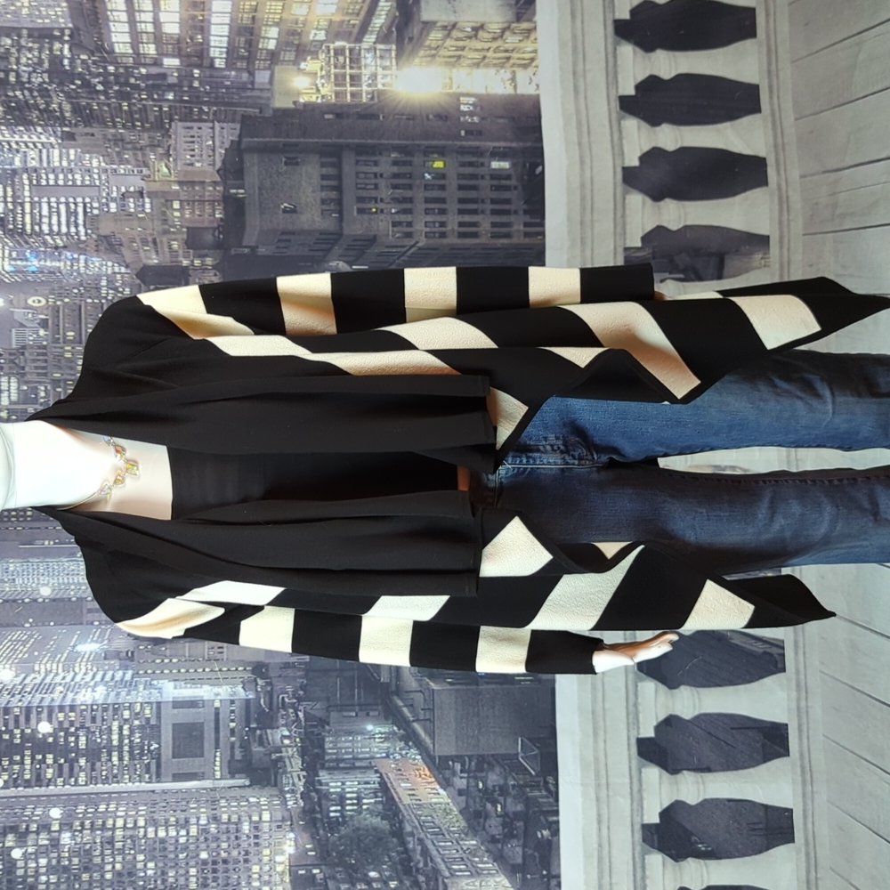 White House Black Market sz L Black & White Striped Asymmetrical Hemline Sweater